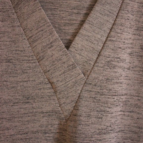 Halston Rose gold oversized shirt - Picture 4 of 10